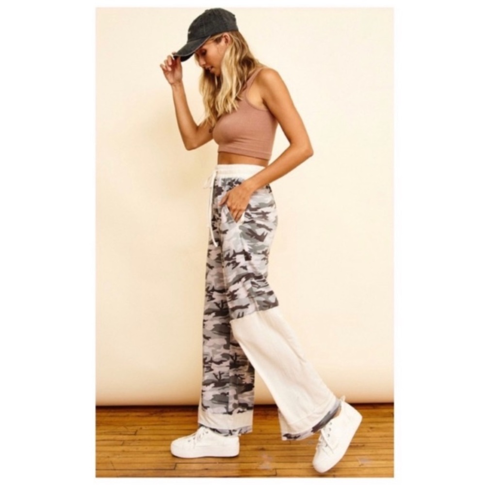 ✌🏼 #1386 Wide Legged Camo Lounge Wear Pants